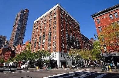 5th image of 104 W 70th St APT 8G