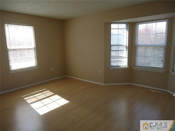 5th image of 306 Wimbeldon Ct