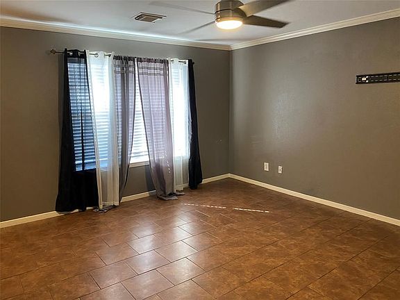 5th image of 10007 Emerald Oaks Dr