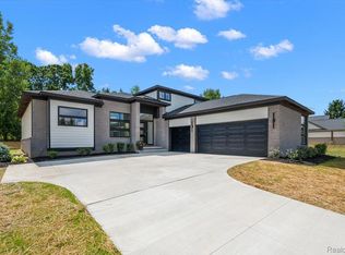 8828 Stonewall E, Clarkston, MI