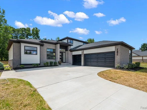 8828 Stonewall E, Clarkston, MI 48348