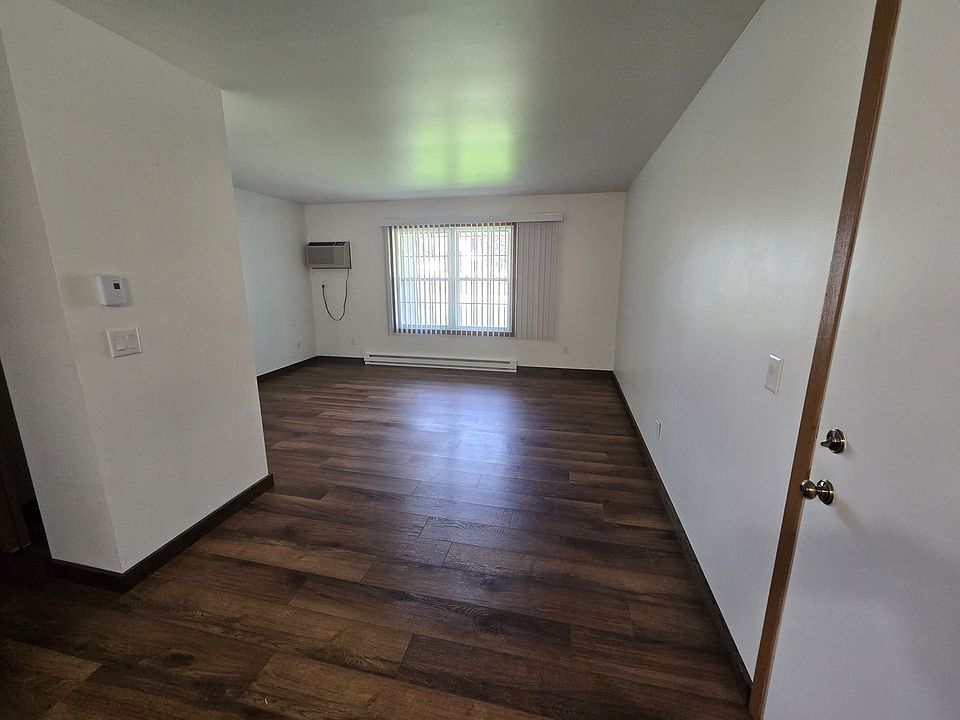 1st image of 1925 Sylvan Way #4