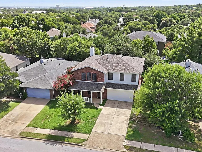 1806 Carriage Hills Trl — Photo 34