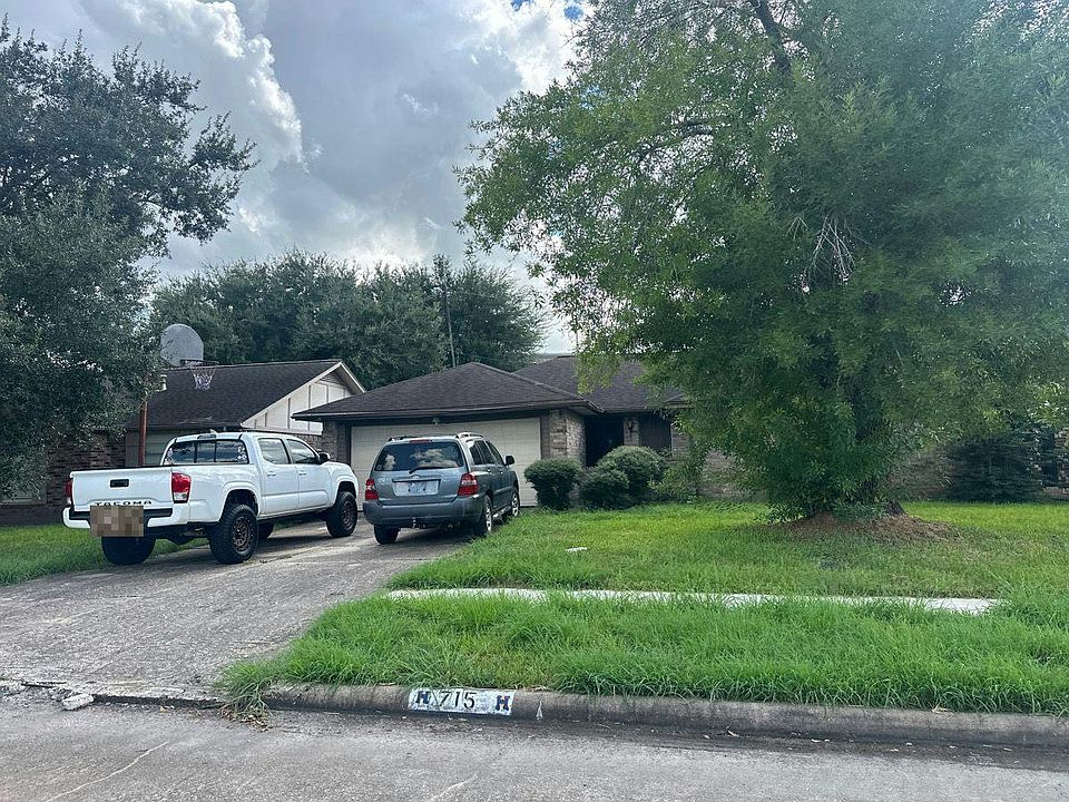 1st image of 715 Bennett Dr
