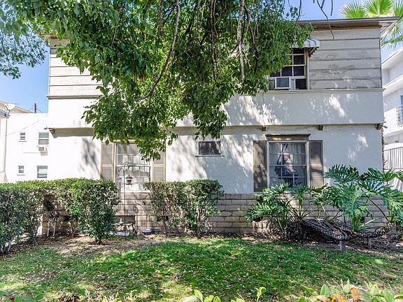 3rd image of 11103 3/4 Camarillo St #3668644