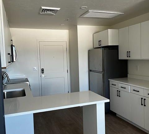 3rd image of 181 S Tucson Blvd #201