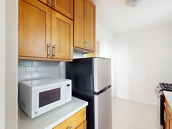 4th image of 2242 Polk St #514