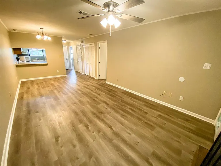 1104 Green Tree Ct #E — Photo 22