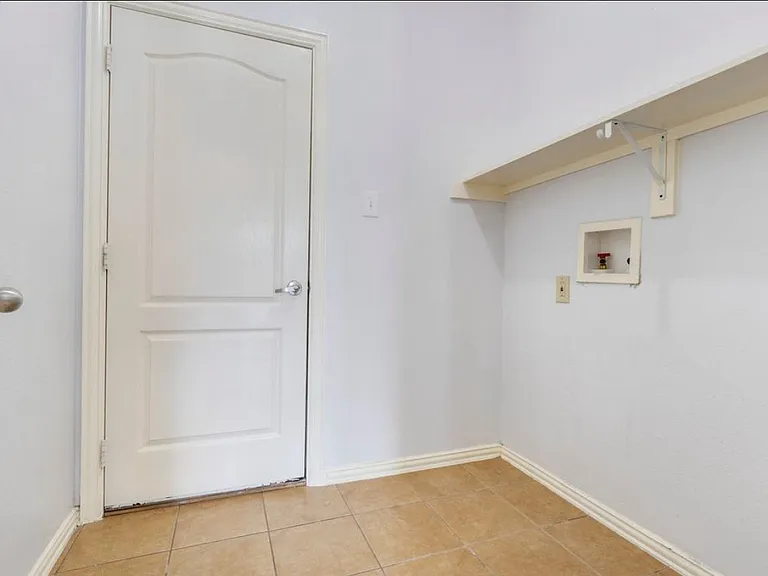 933 Bens Dr — Photo 19