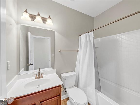 2nd image of 397 Williamson St Unit 4/15