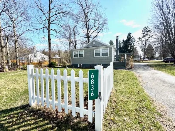 6836 S State Road 10, Knox, IN 46534