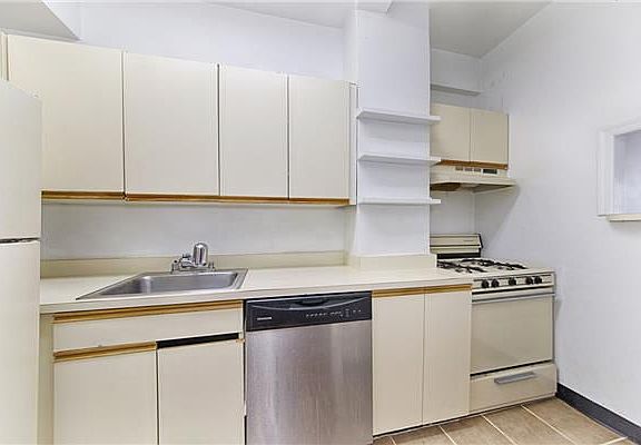 5th image of 34 W 72nd St #92