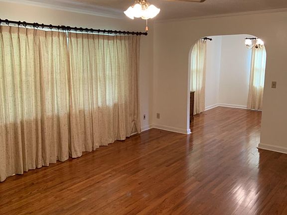 5th image of 1834 Kemp Rd