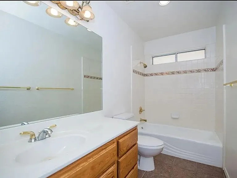 2153 W 22nd Pl — Photo 3