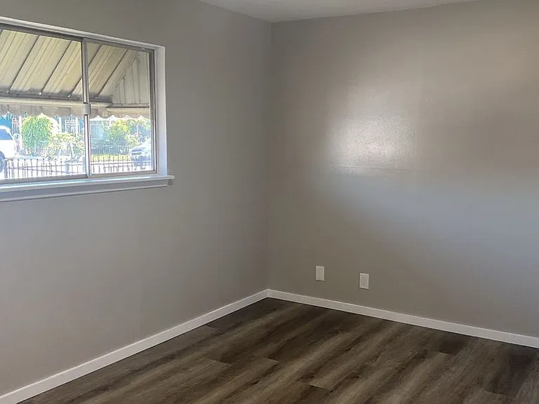 5143 Clara St — Photo 10