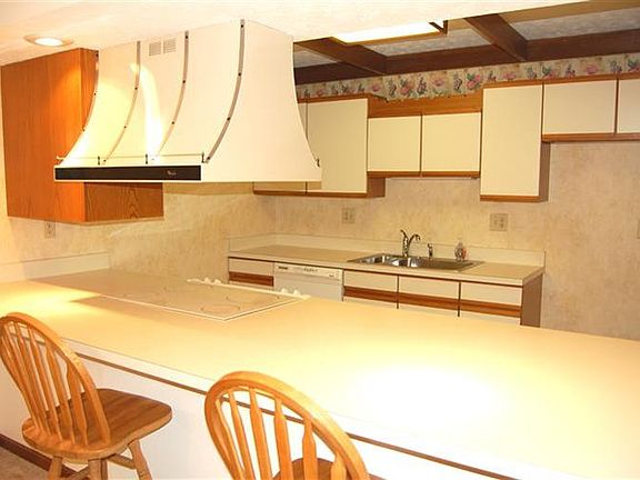 3rd image of 7011 Bluffs Dr