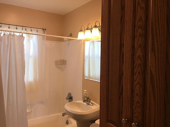 5th image of 913 E Idlewild Dr