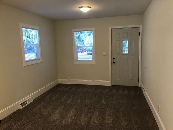 2nd image of 913 N 10th Ave