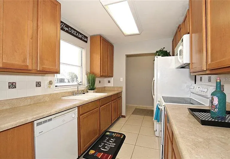 1309 Forester Ave — Photo 8