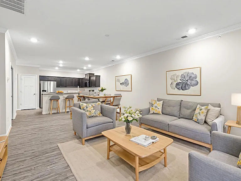 1503 Kathy Ann Way E — Photo 2