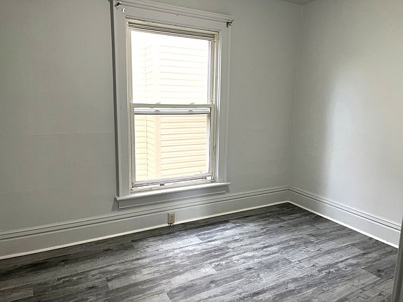 4th image of 257 W 8th St #3