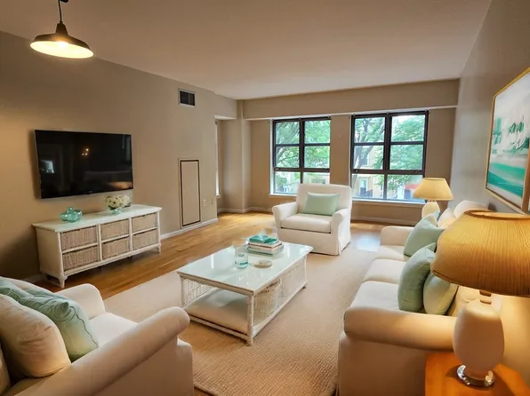 931 Mass Ave #206, Cambridge, MA 02139