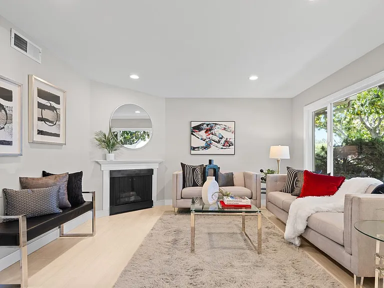 27 Saw Mill Ct — Photo 2