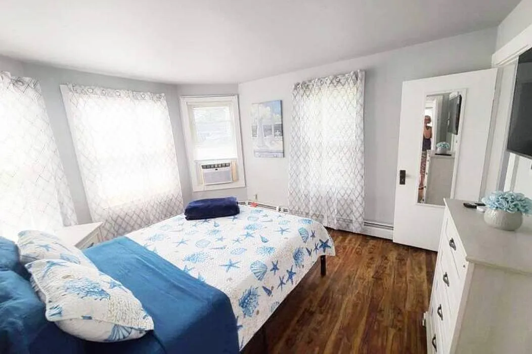 8 Washington Ave — Photo 1