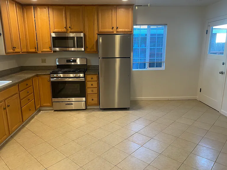 415 Cherry Ave — Photo 4