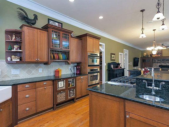4th image of 223 Walford Way