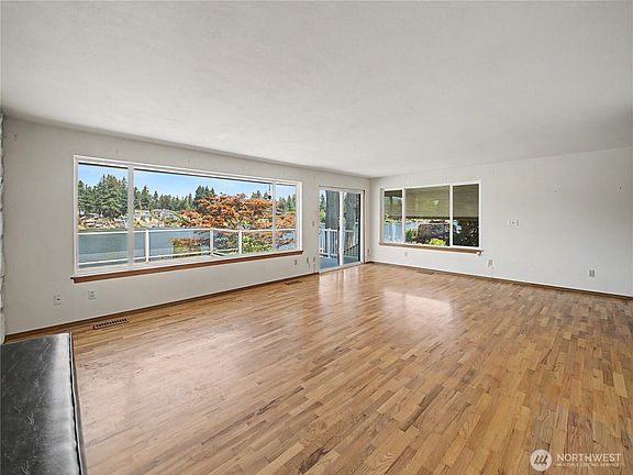 2nd image of 2321 185th Avenue E