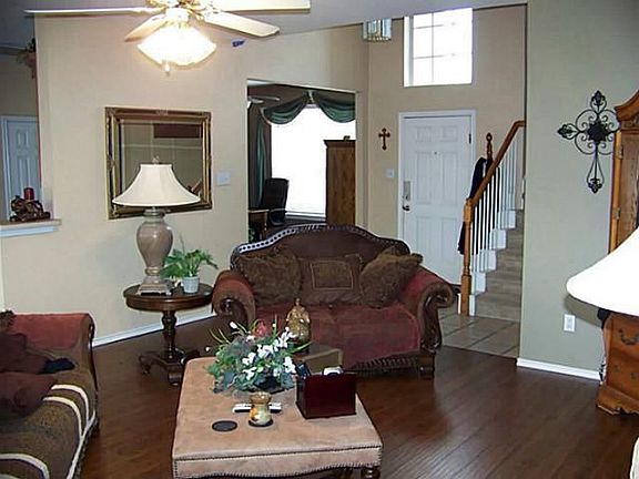 4th image of 2113 Sandhurst Dr