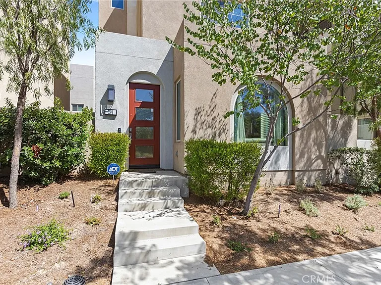 291 Carmine — Photo 1