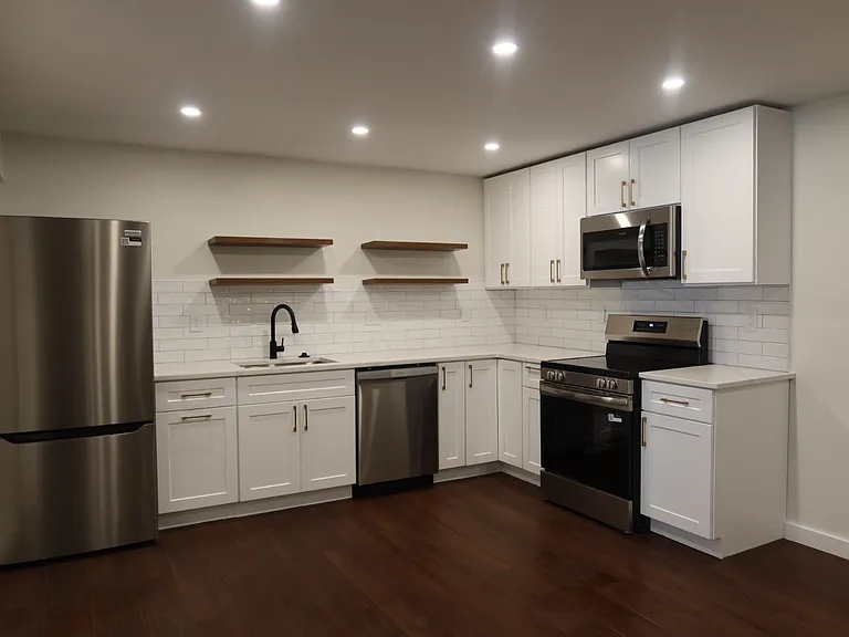 1220 Hollywood Ave #1 — Photo 2