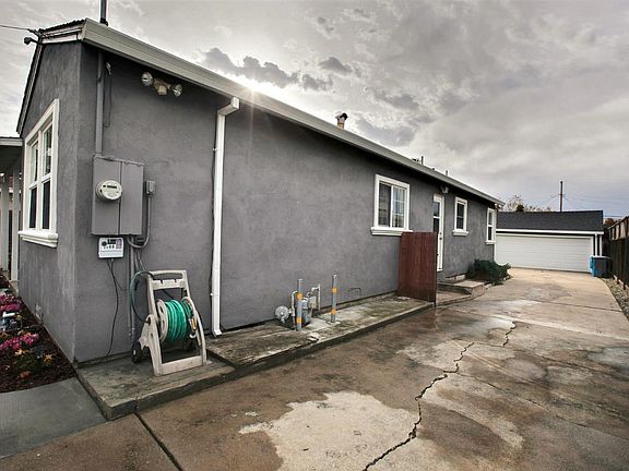 3rd image of 157 N Claremont Ave