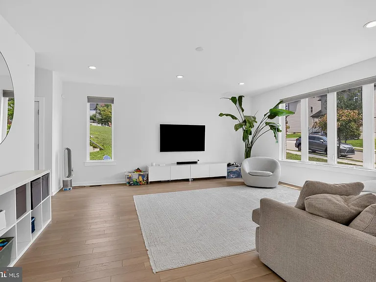 7354 Ridge Ave #27 — Photo 1