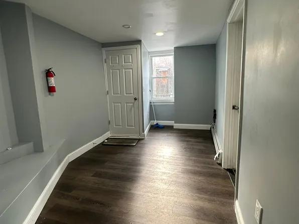 38 Spruce Street image 9 of 11