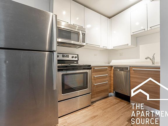 3rd image of 920 W Carmen Ave #3A