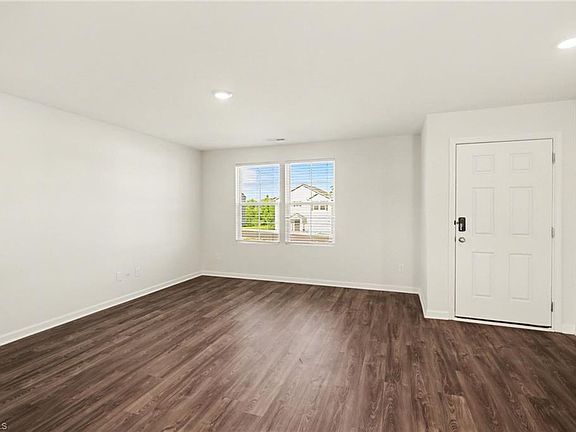 5th image of 331 Peacock Cir