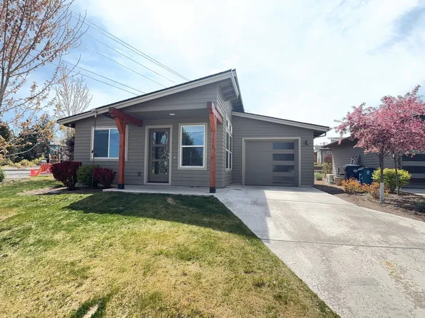 1615 NE Rumgay Ln, Bend, OR 97701