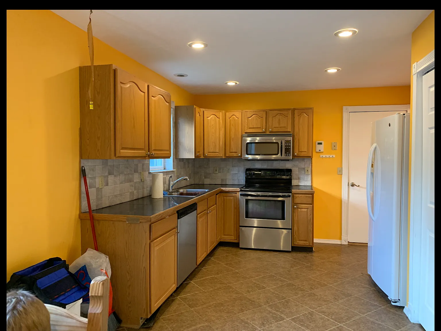 4 bed, 2700 sqft, $2,750 — Photo 2