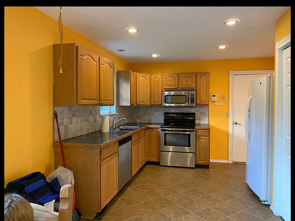 2nd image of 118 Bernadette Dr