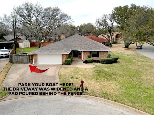 1557 Tiffany Forest Ln, Grapevine, TX 76051
