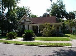 3rd image of 410 SE Wenona Ave