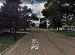 310 2nd St NW, Hankinson, ND 58041