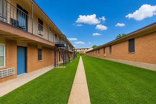 Southwest Apartments - Comfortable living in the heart of Euless Photo 1