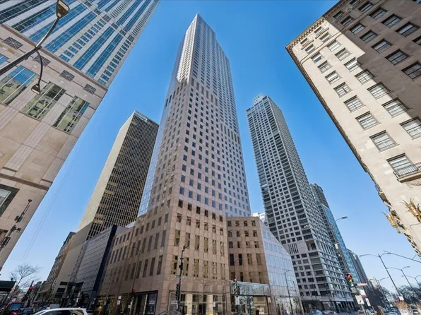 950 N Michigan Ave APT 2704, Chicago, IL 60611