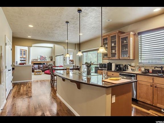 3rd image of 2225 W Whisper Wood Dr