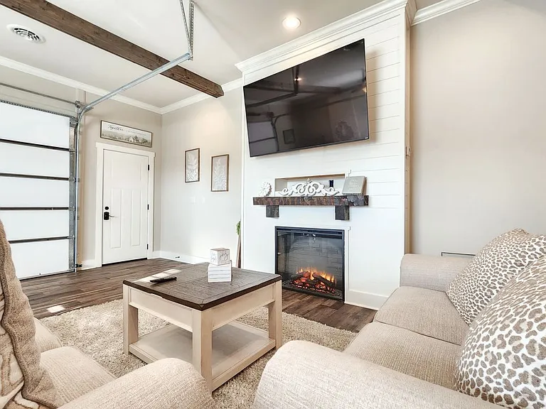 250 Horn Ln — Photo 9
