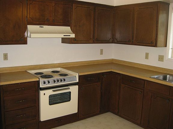 4th image of 2458 Siskiyou Blvd